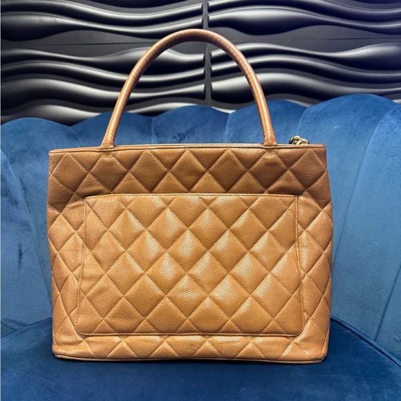AUTHENTIC Chanel Caviar Leather Medallion Tote - Picture 2 of 12
